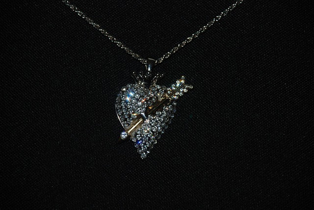 How to Pick the Ideal Chain and Pendant Set for Any Event – Dhirsons ...